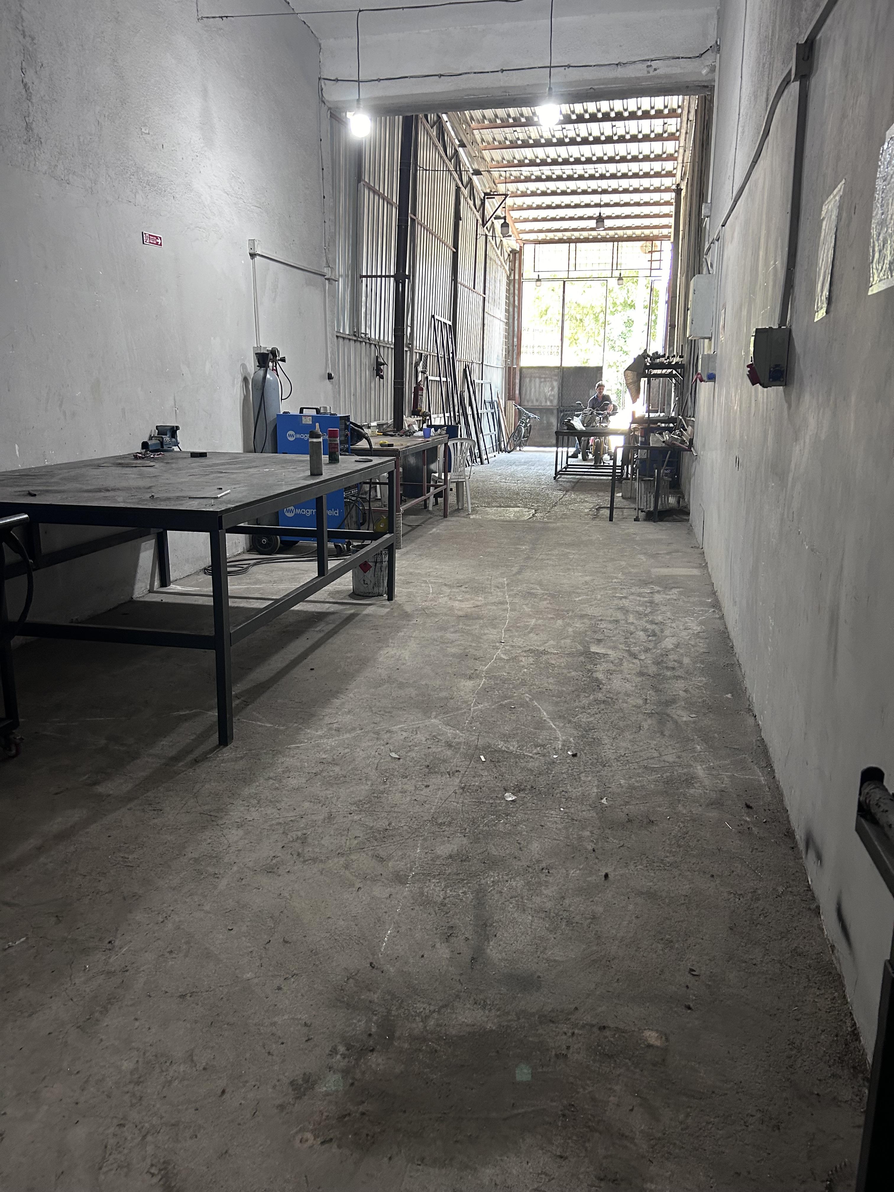 Antalya yeşil sanayide 175 metre kiralık dükkan